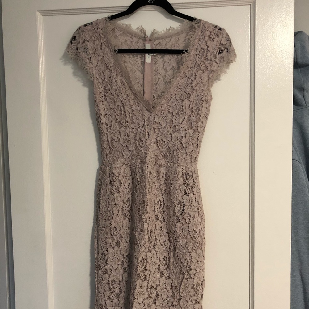Aritzia Babaton Tobias lace dress